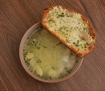 Куриный бульон с лапшой