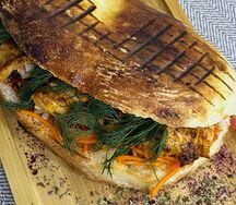 Шаурма из курицы в лепешке