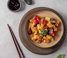 Sweet Chili с баклажанами и жареным тофу
