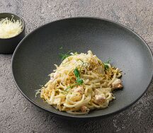 Паста с креветками и фисташкой