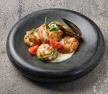 Профитроли с морепродуктами
