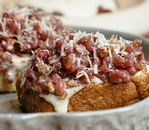 Тартар из говядины с трюфельным айоли