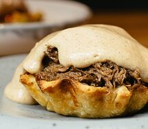 Картофельный пирог с томленой говядиной