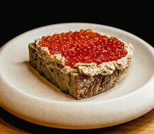 Бутерброд с икрой
