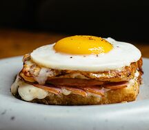 Французский сэндвич с яйцом