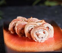 Ролл в беконе с курицей