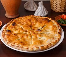 Пирог с картофельным пюре и сыром маленький