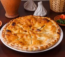 Пирог с картофельным пюре и сыром большой