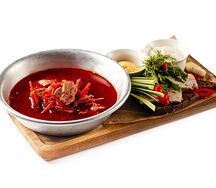 Борщ со свиными ребрами и копченой сметаной