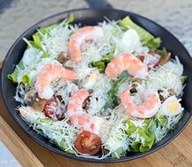 Салат Цезарь с креветкой 