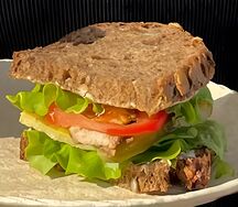 Сытный сэндвич с омлетом