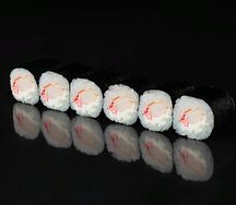 Сливочный маки ролл тобико с креветкой