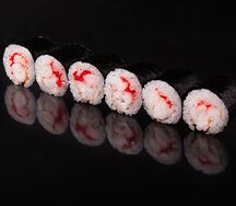 Маки ролл с креветкой и икрой тобико