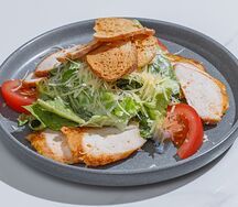 Салат Цезарь с курицей