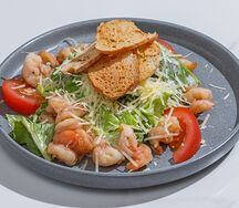 Салат Цезарь с креветками