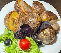 Картофель на мангале с салом