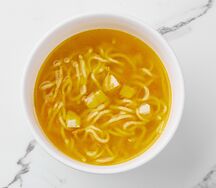 Лапша на бульоне из птицы 