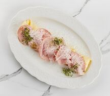 Омлет с орехово-кунжутным крем-чизом и нежной мортаделлой