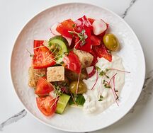 Панцанелла со страчателлой и крутонами