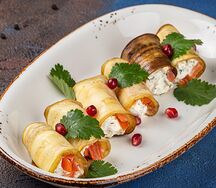 Рулетики из баклажанов с сырной начинкой