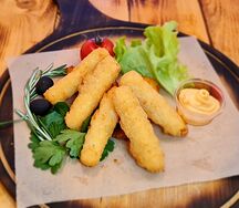 Сырные палочки и соус