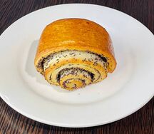 Булочка с маком