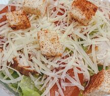 Салат Цезарь с курицей