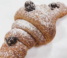 Круассан с шоколадом