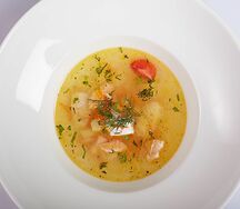Уха из сезонной рыбы