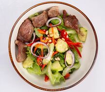 Салат здоровье с говяжьей вырезкой и кедровыми орехами