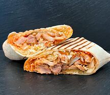 Шаурма в тортилье с курицей