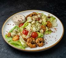 Цезарь с тигровыми креветками
