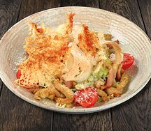 Салат Цезарь с курицей
