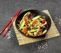 Салат с морепродуктами и авокадо