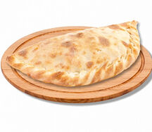 Кальцоне с курицей и сыром