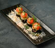 Запеченные роллы с курицей