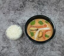 Том ям с морепродуктами