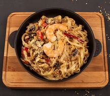 Вок с морепродуктами