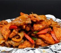 Куриное филе в кляре со стрелками чеснока