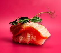 Суши лосось опаленный