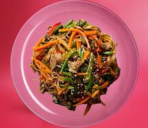 Соба со свининой в кисло-сладком соусе