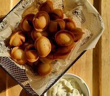 Пельмешки фри с чесночным соусом