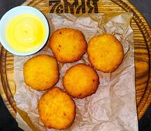 Сырные монетки с халапеньо