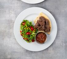 Стейк мясника с соусом сальса
