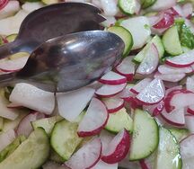 Салат из редиса с огурцом