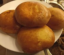Пирожок с луком и яйцом
