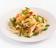 Удон с цыпленком в соусе терияки