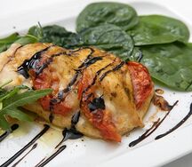 Куриная грудка капризе с песто