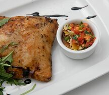 Курица в прованском стиле с овощной сальсой