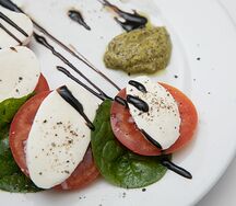 Капрезе с бальзамическим кремом